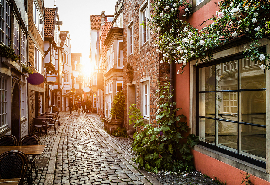 Das Schnoorviertel Bremens verzaubert Sie mit kleinen Gassen und reizenden Gebäuden.