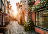 Das Schnoorviertel in Bremen begeistert mit seinen engen Gassen und charmanten historischen Gebäuden.