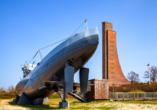 Das Marine-Ehrenmal (im Hintergrund) und das U-Boot im Ostseebad Laboe sind interessante Fotomotive.