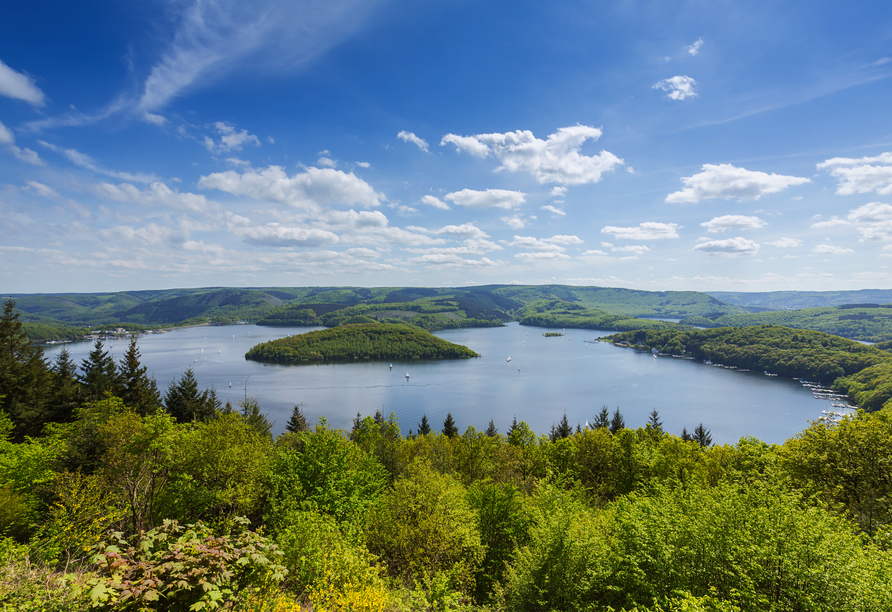 Der Rursee verspricht ein malerisches Panorama.