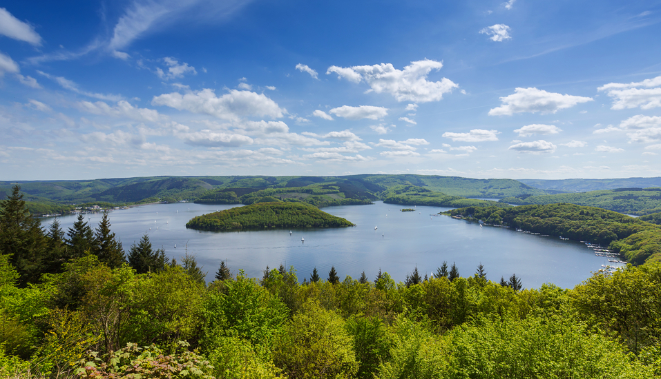 Der Rursee verspricht ein malerisches Panorama.