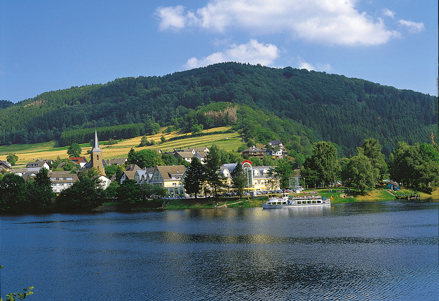 Die direkte Lage am Obersee zeichnet das Hotel aus.