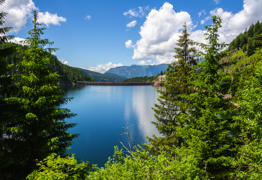 Der Lago di Paneveggio erwartet Sie mit traumhaften Aussichten!