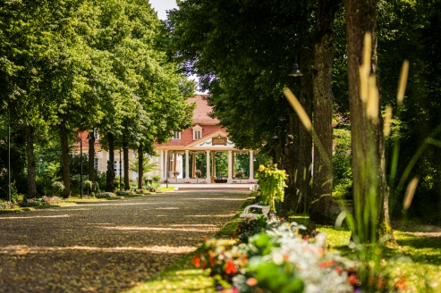 Idyllisch im Kurpark gelegen begrüßt Sie Ihr Kurhaus Hotel Bad Bocklet.