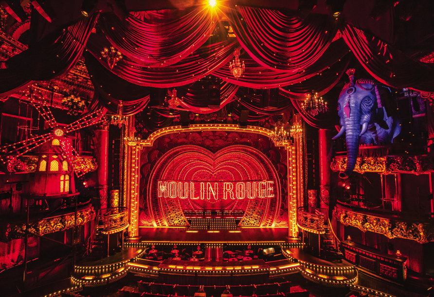 Umwerfende Theaterkulisse im Vorbild des Moulin Rouge in Paris