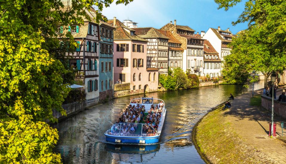 Die Ill ist so etwas wie die Seele des Elsass: Erkunden Sie Straßburg und die Region doch mal vom Wasser aus. 