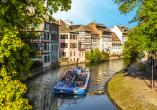 Die Ill ist so etwas wie die Seele des Elsass: Erkunden Sie Straßburg und die Region doch mal vom Wasser aus. 