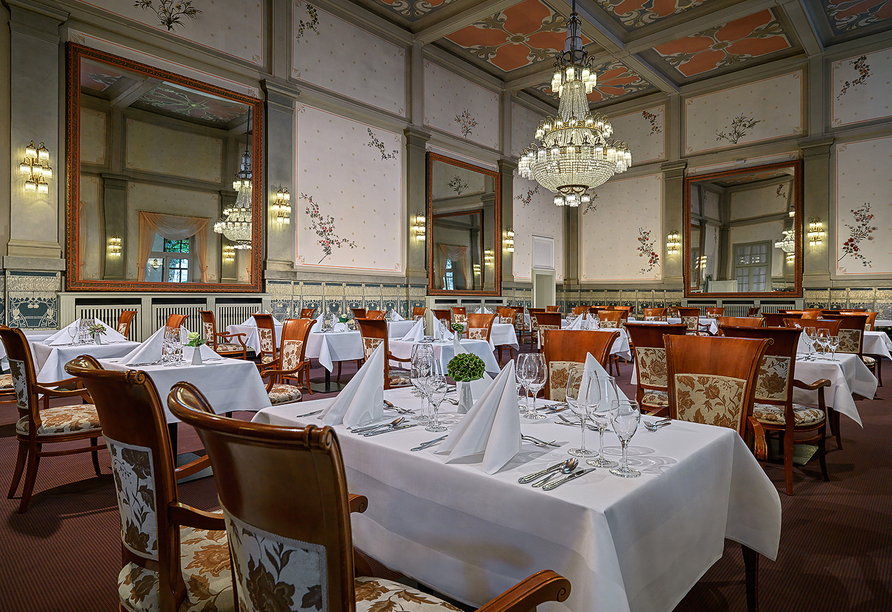 Freuen Sie sich auf köstliche Speisen im Kaisersaal mit Gourmetküche.