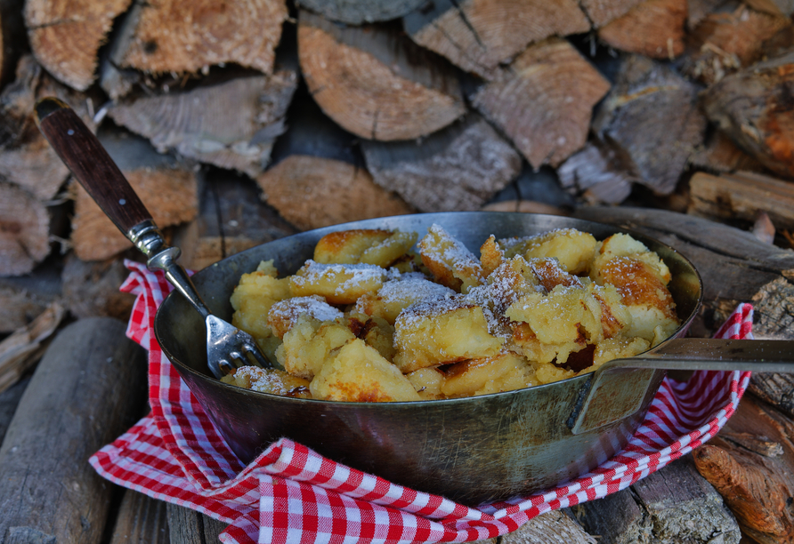 Genießen Sie leckere, typisch österreichische Speisen, wie zum Beispiel Kaiserschmarrn.