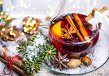 Eine leckere Tasse Glühwein ist für Sie inklusive.