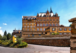 Zahlreiche historische Gebäude, wie auch das Kloster Calvarienberg, prägen das Bild und die kulturelle Vielfalt der Stadt.