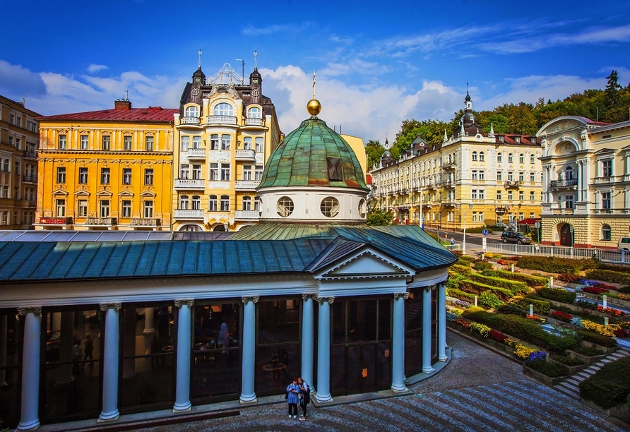 Die Kreuzquelle mit Ihrem Pavillon befindet sich nur wenige Schritte von Ihrem Hotel entfernt.