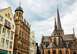 Willibrordi-Dom und Fassade des alten Rathaus am Markt in Wesel