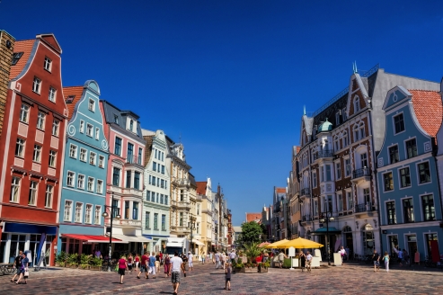 Schlendern Sie durch die Kröpeliner Straße mit ihren herrlichen Altbauten.