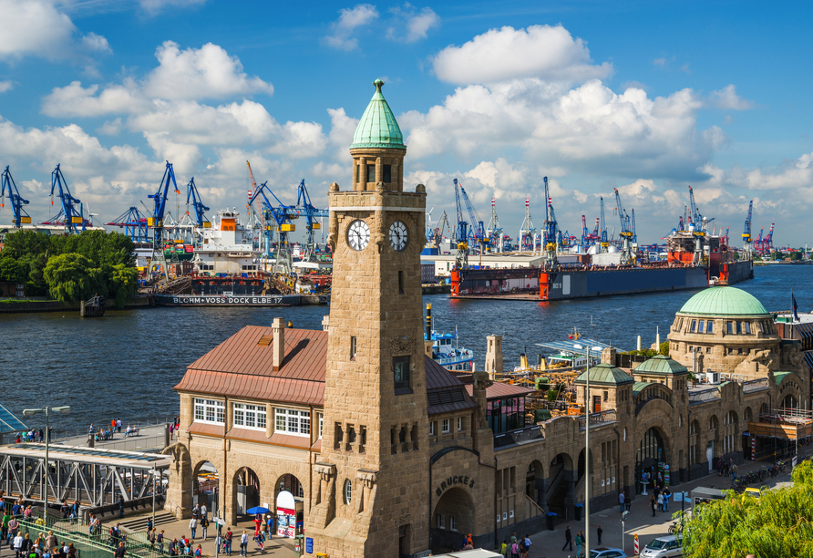 Der lebendige Hamburger Hafen ist einen Besuch wert.