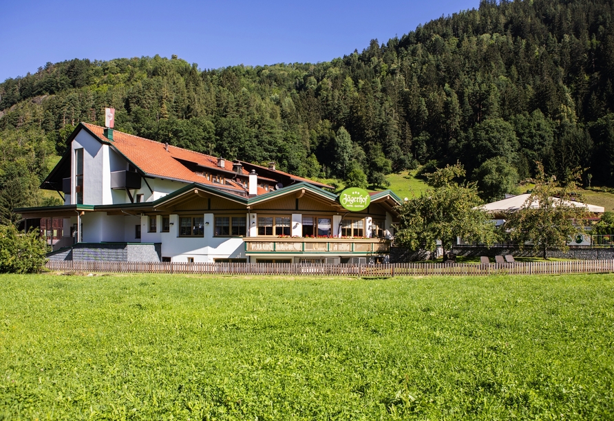 Ihr Hotel empfängt Sie idyllisch in der schönen Natur des Ötztals.