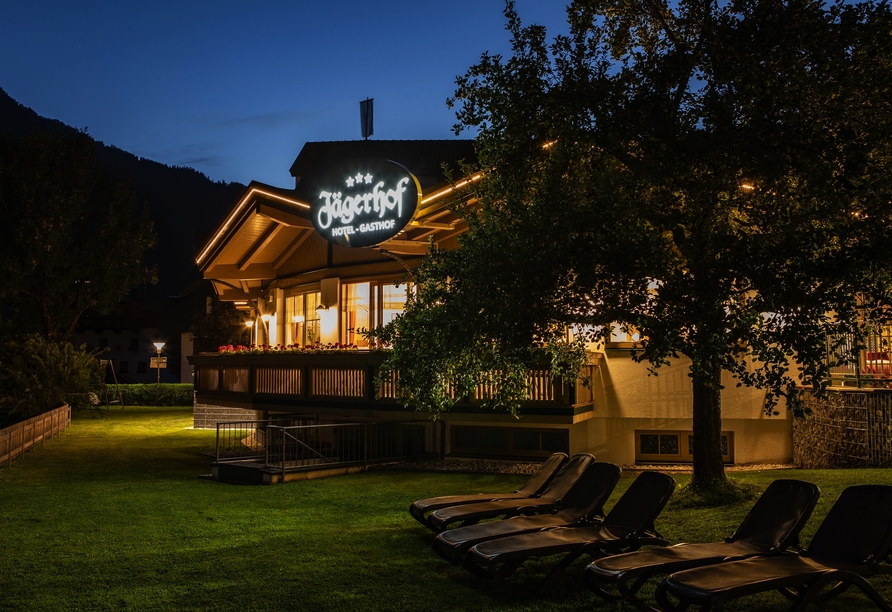 Außenansicht des Hotels Jägerhof in Oetz