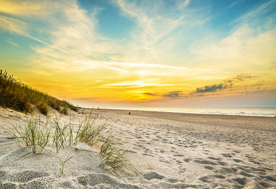 Machen Sie einen Spaziergang am schönen Strand von Misdroy.