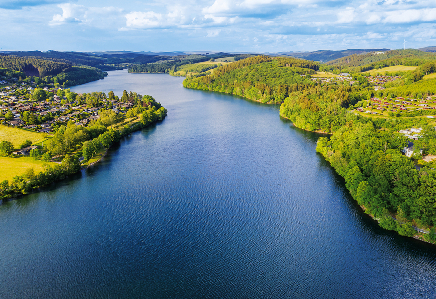 Der im Sauerland gelegene Biggesee bietet allerlei Freizeitmöglichkeiten.