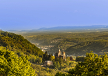 Besteigen Sie unbedingt den Drachenfels im naheliegenden Siebengebirge!