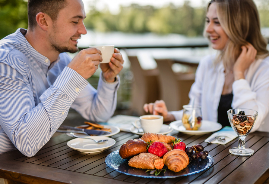 Mit einem reichhaltigen Frühstück starten Sie gestärkt in den Tag.