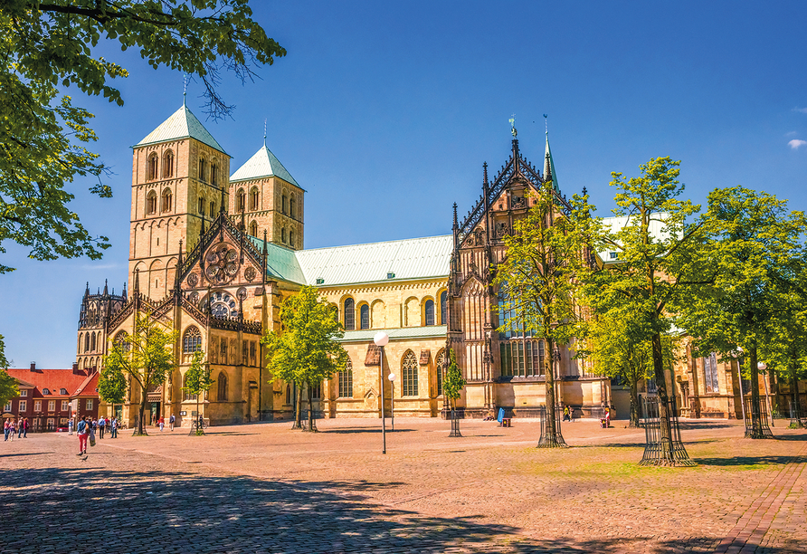 Der gotisch-romantische St.-Paulus-Dom gilt als Wahrzeichen von Münster.