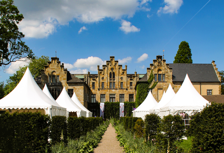 Das imposante Schloss Ippenburg mit herrlicher Grünanlage befindet sich in Bad Essen.