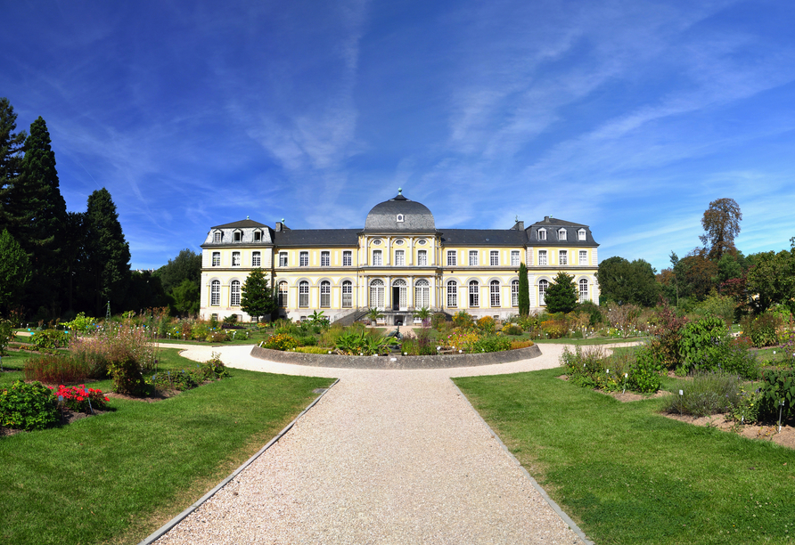 Auch das imposante Poppelsdorfer Schloss in Bonn ist einen Besuch wert.