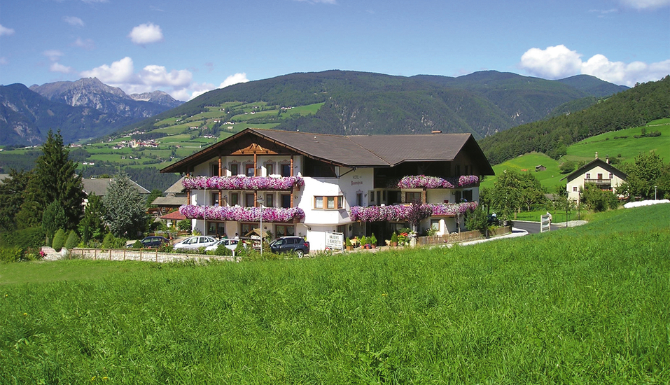 Die Außenansicht Ihres Hotels Rosenheim in Rodeneck