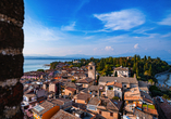 Sirmione gilt als eine der romantischsten Städte am Gardasee – Lassen Sie sich einen Besuch nicht entgehen.