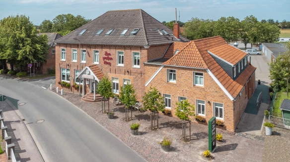 Herzlich willkommen im Hotel zum großen Krug im Warfendorf Wirdum.