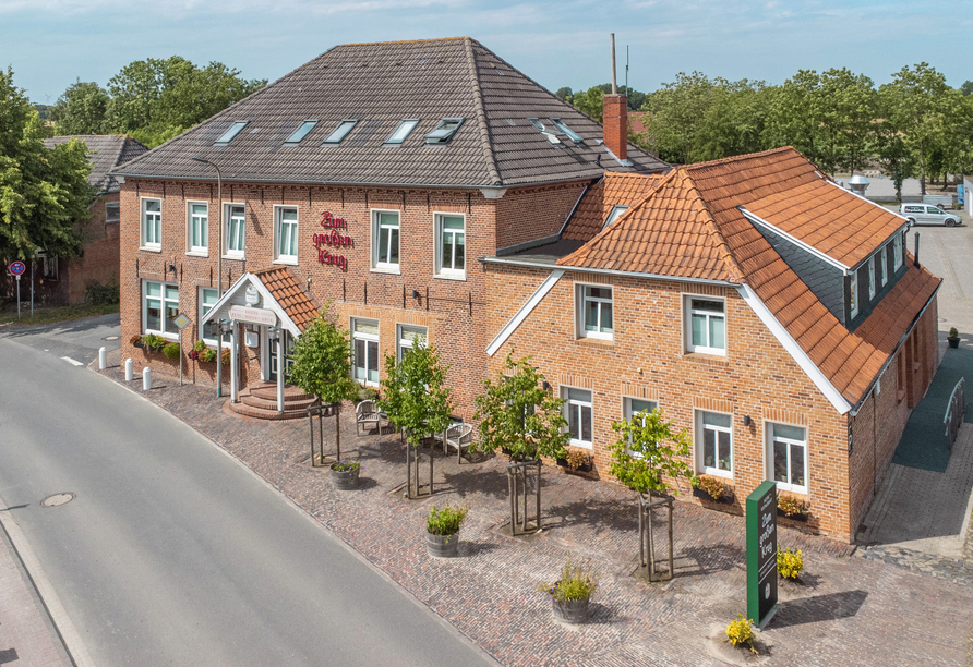 Herzlich willkommen im Hotel zum großen Krug im Warfendorf Wirdum.