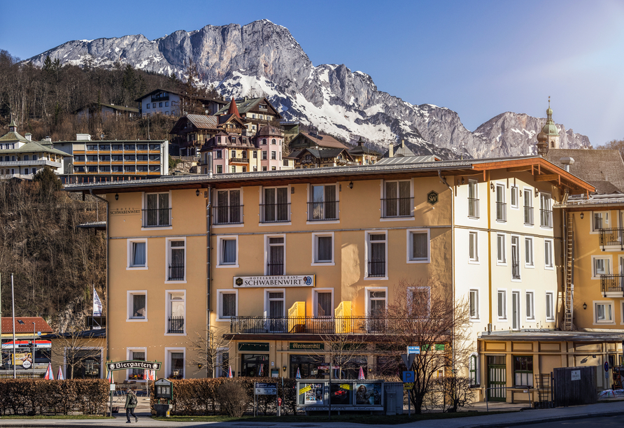 Außenansicht des Hotels Schwabenwirt im Winter