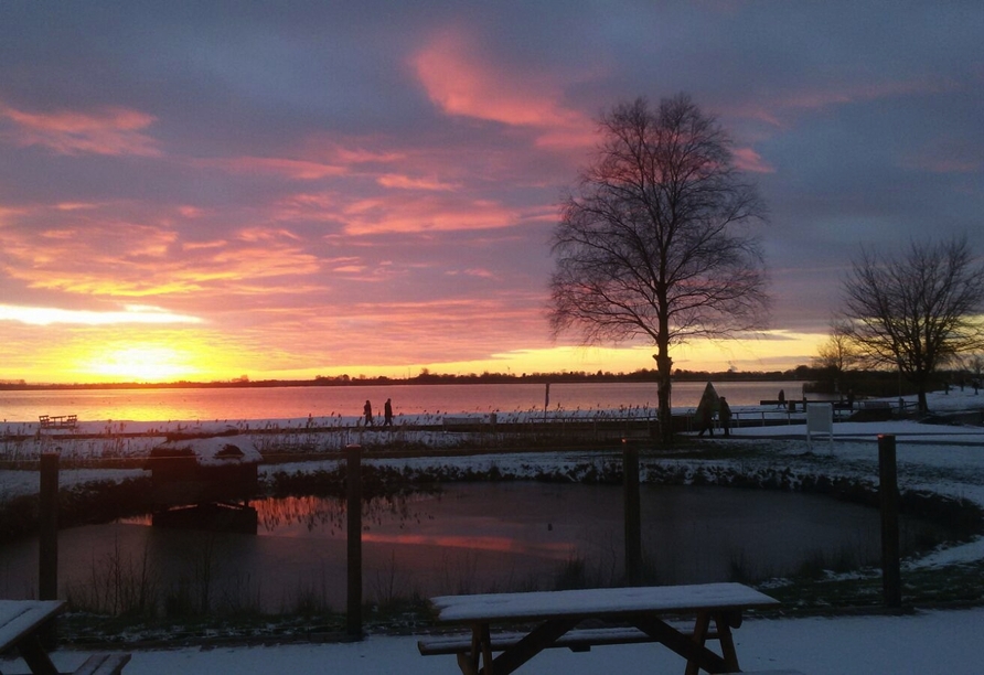 Das Wassersportparadies Großes Meer ist auch im Winter eine Augendweide.