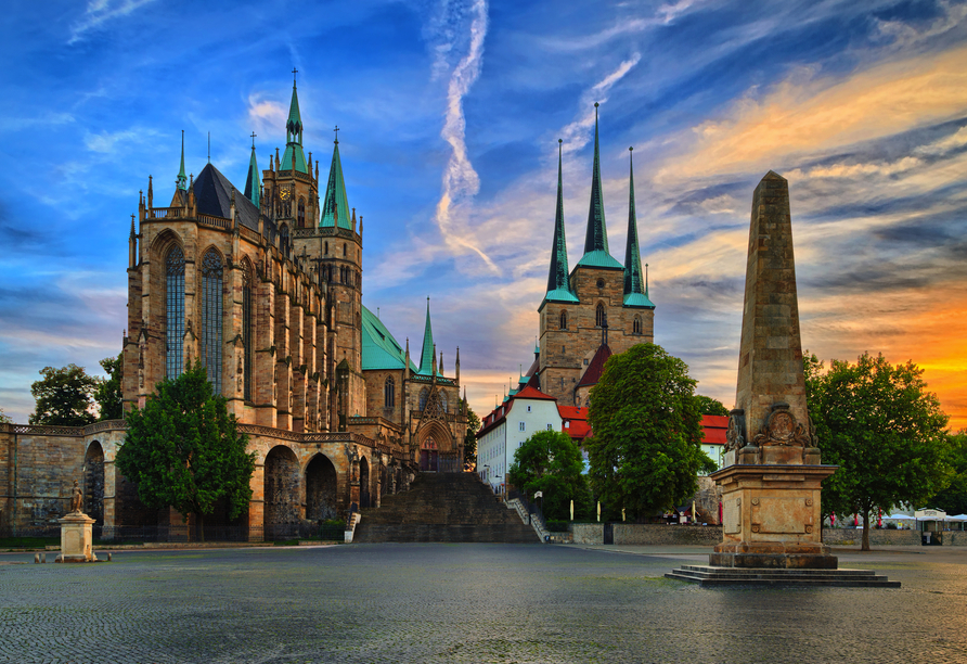 Wie wäre es mit einem Ausflug nach Erfurt? Der Dom bietet einen magischen Anblick.