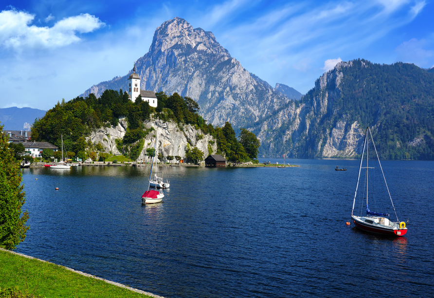 Machen Sie einen Ausflug zum nahegelegenen Traunsee, Österreichs tiefstem See. 