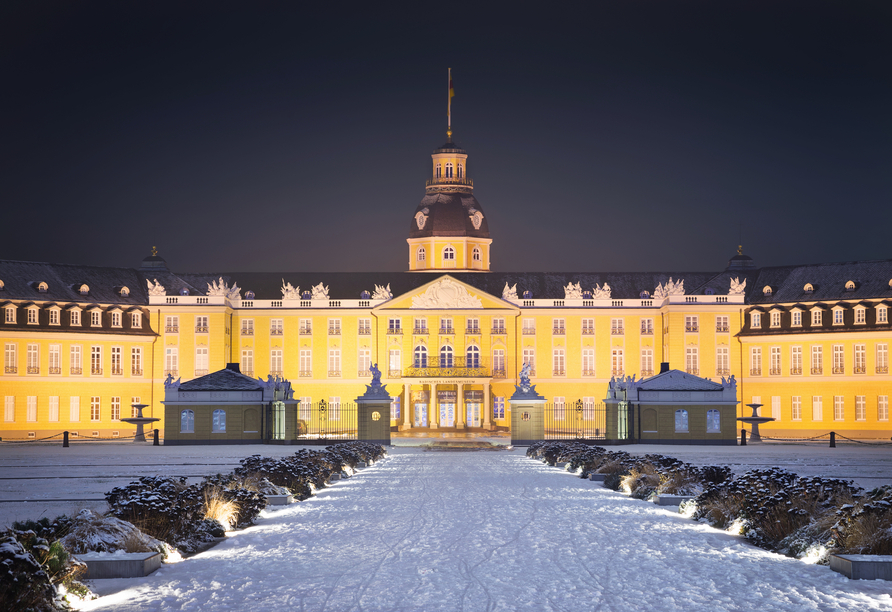 Das Karlsruher Schloss in winterlicher Kulisse