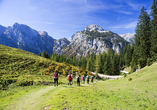 Rund um Ihr Hotel laden traumhafte Wanderwege zum Entdecken ein.