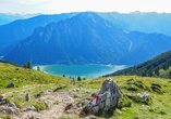 Genießen Sie die fantastische Aussicht auf den Achensee.