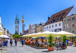 Lernen Sie die Umgebung kennen und besuchen Sie beispielsweise den Theresienplatz in Straubing.