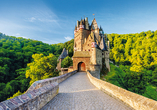 Besuchen Sie die Märchenburg Burg Eltz.