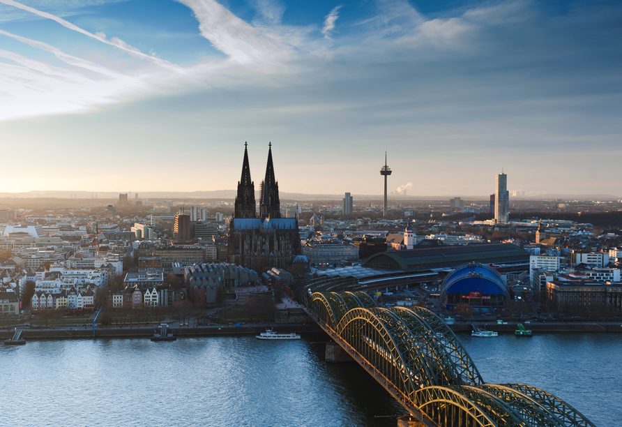 Machen Sie einen Abstecher in die Domstadt Köln.