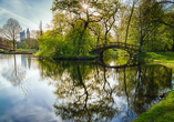 Der Johannapark in Leipzig lädt zu einer erholsamen Pause ein.