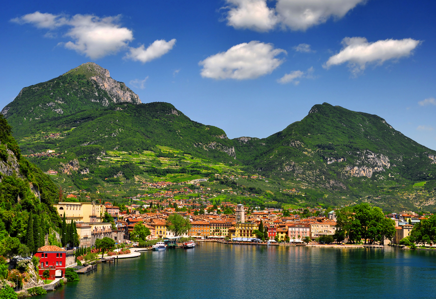 Riva del Garda wird Sie begeistern.