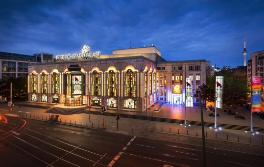 Das imposante Revue-Theater wird Sie beeindrucken.