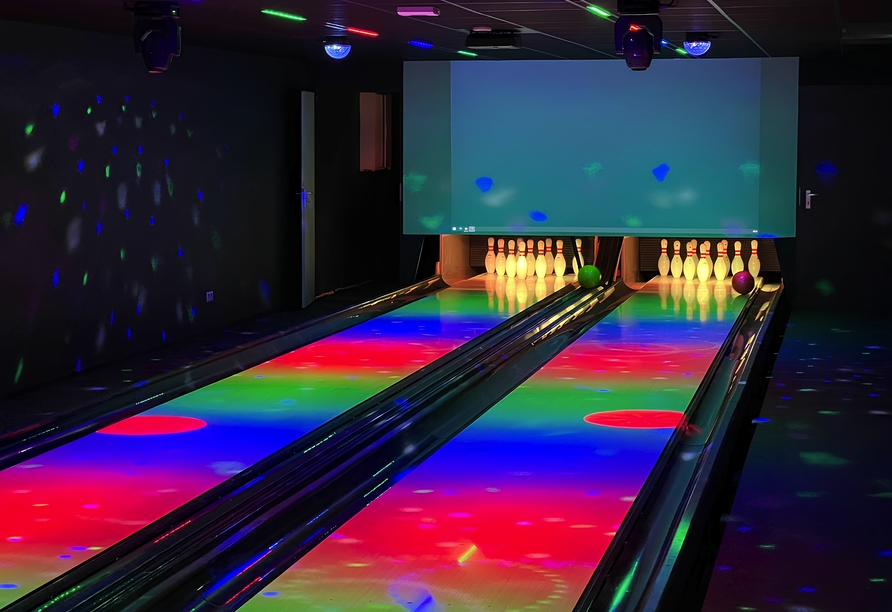 Wie wäre es mit einer Runde Bowling auf der hoteleigenen Bowlingbahn?