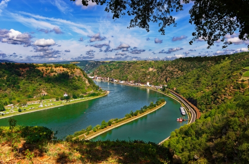 Blick von der Loreley auf den Rhein bei St. Goarshausen