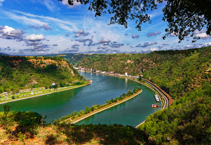 Blick von der Loreley auf den Rhein bei St. Goarshausen