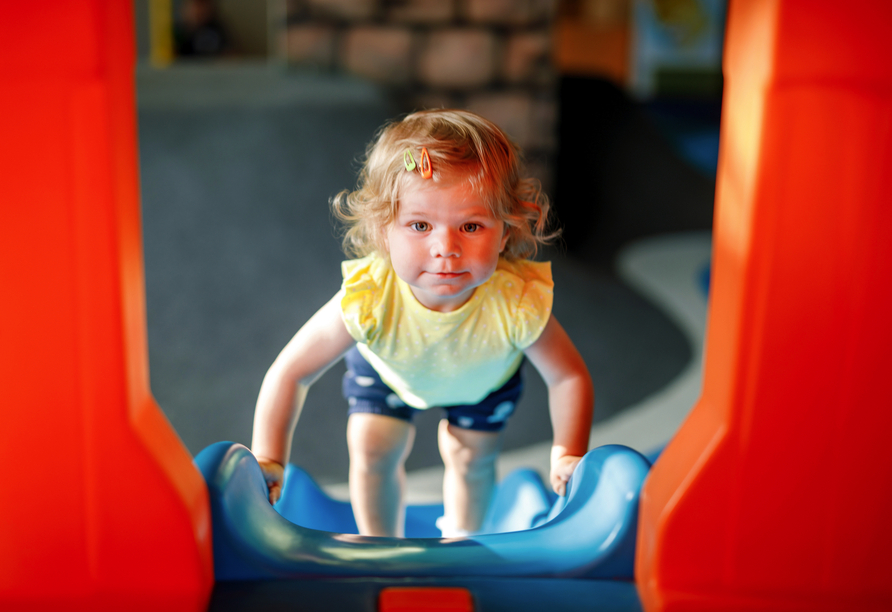 Auf Rügens Indoor-Spielplätzen haben Kinder auch bei ungemütlichem Wetter einen Riesenspaß.