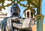 Die Lutherstadt hält viele historische Besonderheiten bereit, wie zum Beispiel das Lutherdenkmal.